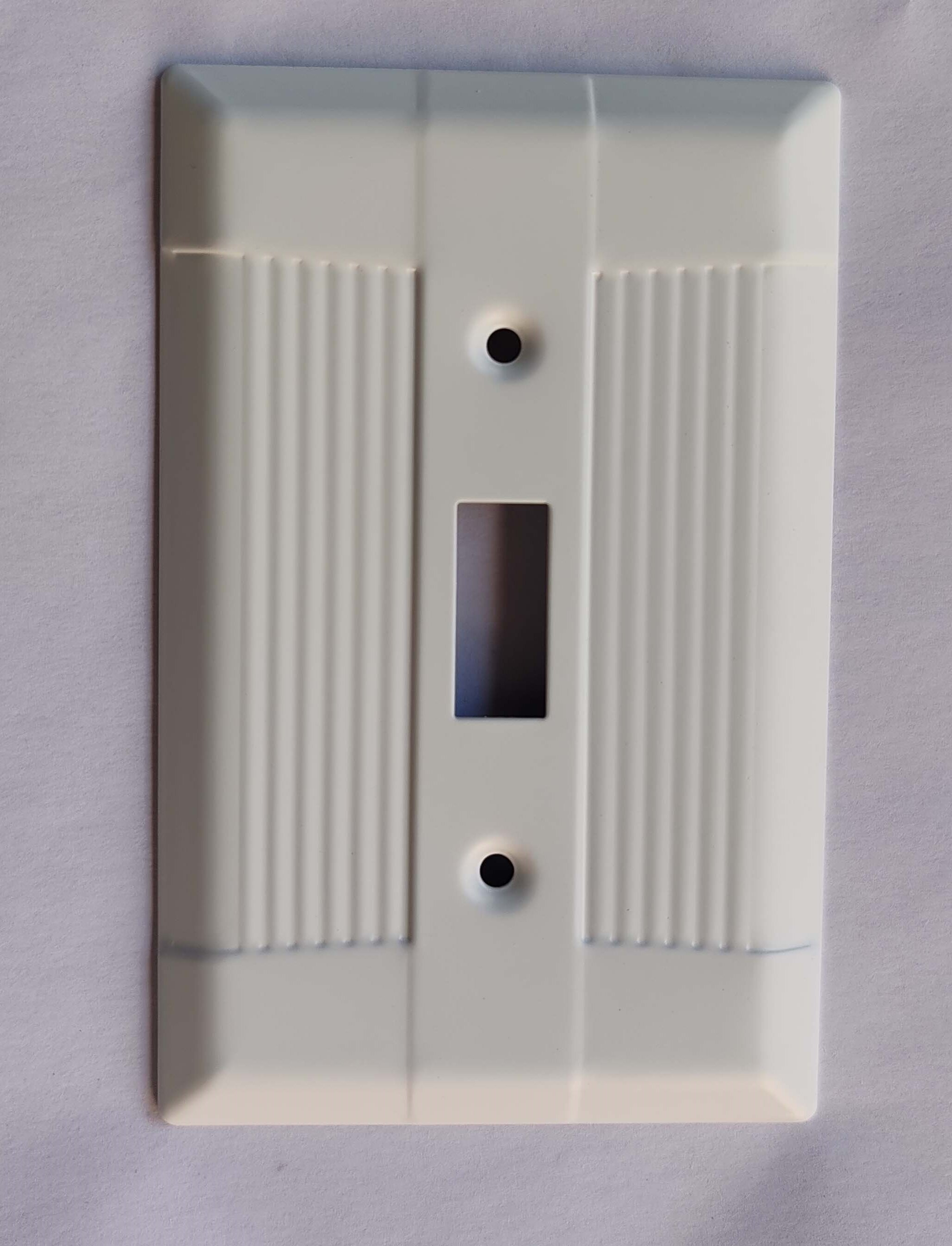 White Striped Metal Wallplate, 1-Toggle | Hand-Painted Finish | Classic Design | FOB Shenzhen