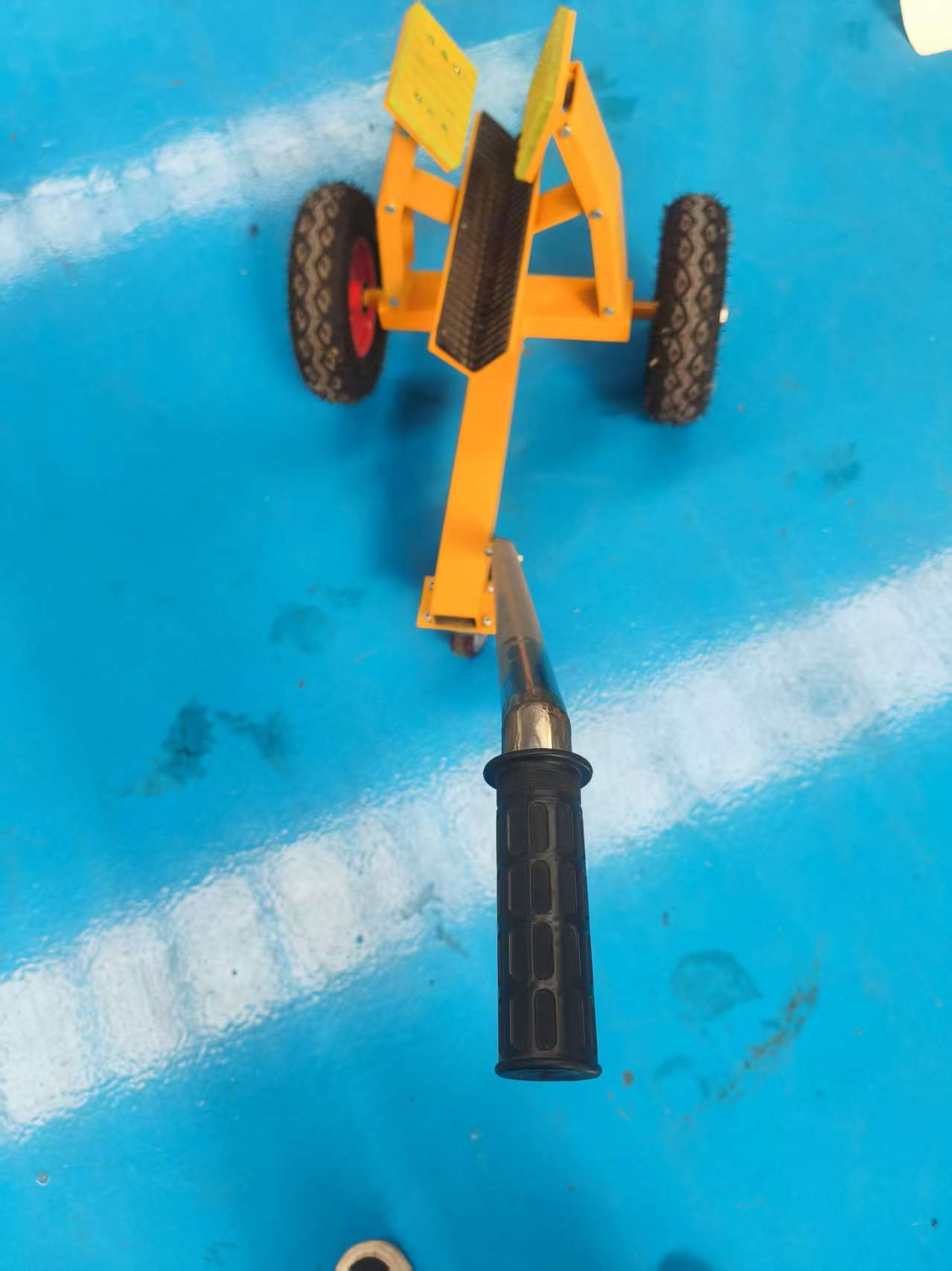 Glass‑moving trolley